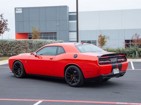 Used 2023 Dodge Challenger SRT Hellcat w/ Driver Convenience Group image 9