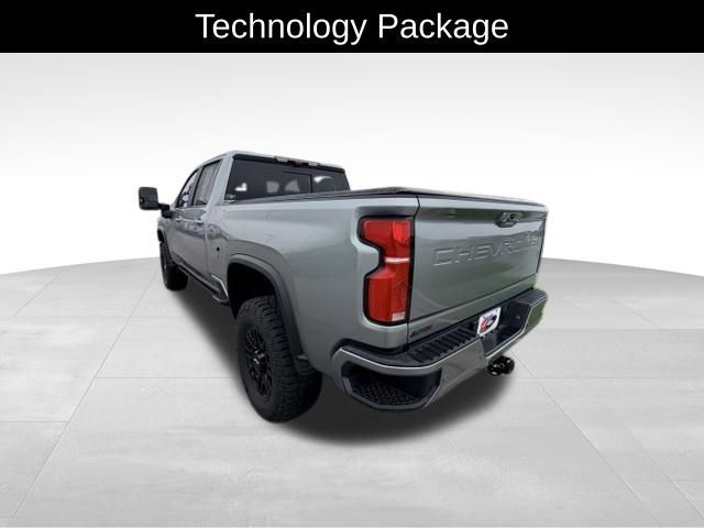 Used 2025 Chevrolet Silverado 2500 ZR2 w/ Technology Package AWD/4WD image 5