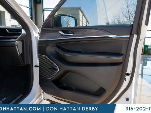 Used 2023 Jeep Grand Cherokee L Overland w/ Rear Seat Video Group I AWD/4WD image 30
