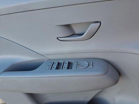 Used 2025 Hyundai Kona SEL image 17