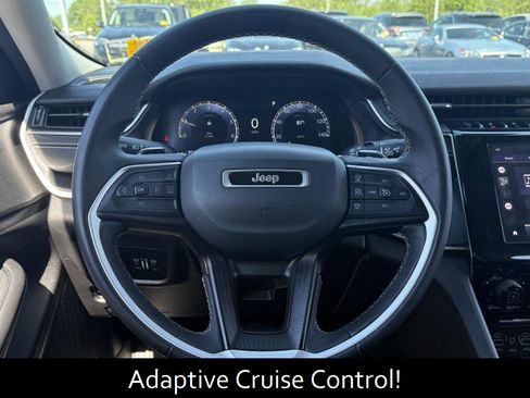 Used 2023 Jeep Grand Cherokee Laredo AWD/4WD image 7
