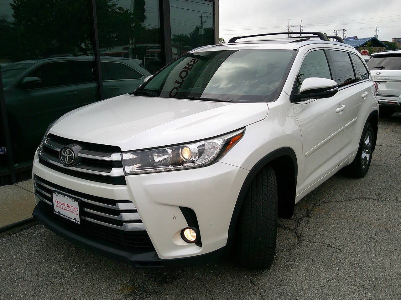 Used 2018 Toyota Highlander Limited Platinum AWD/4WD image 2