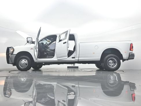 Used 2024 RAM 3500 Tradesman w/ Chrome Appearance Group AWD/4WD image 51