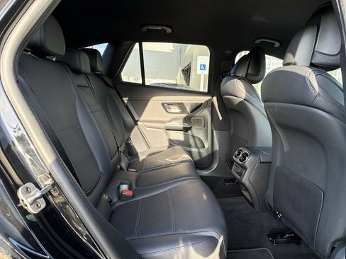 Used 2024 Mercedes-Benz GLC 300 w/ Winter Package image 21