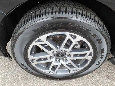 Certified 2025 Ford Expedition Active AWD/4WD image 4