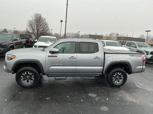 Used 2021 Toyota Tacoma TRD Off-Road image 8