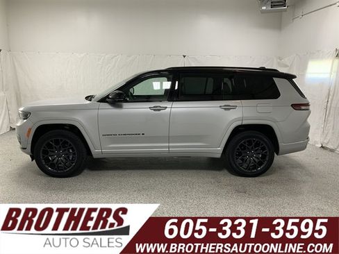 Used 2024 Jeep Grand Cherokee L Summit w/ High Altitude Package AWD/4WD image 1