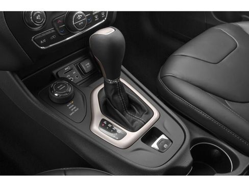 Used 2015 Jeep Cherokee Limited w/ Luxury Group AWD/4WD image 72
