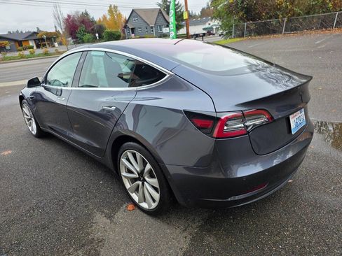 Used 2018 Tesla Model 3 Mid Range image 5