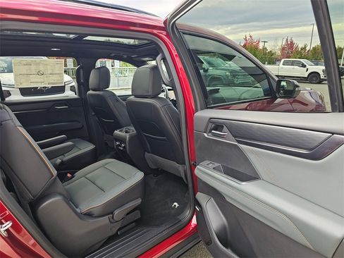 New 2026 GMC Acadia AT4 w/ Luxury Package image 14