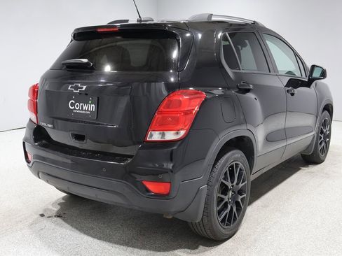 Used 2022 Chevrolet Trax LT w/ Premium Seat Package image 2