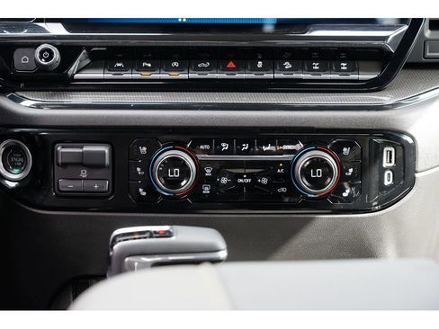 Used 2024 Chevrolet Silverado 1500 ZR2 image 26