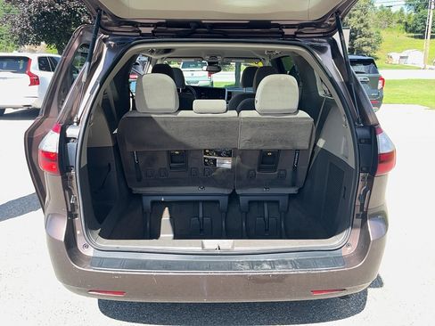 Used 2018 Toyota Sienna LE image 19