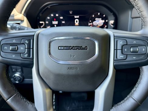 Used 2023 GMC Yukon Denali AWD/4WD image 39