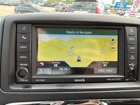 Used 2014 Chrysler Town & Country Touring-L FWD image 23