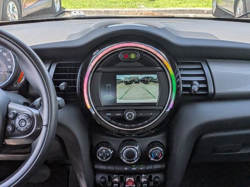 Used 2021 MINI Cooper 4-Door Hardtop w/ Storage Package FWD image 18
