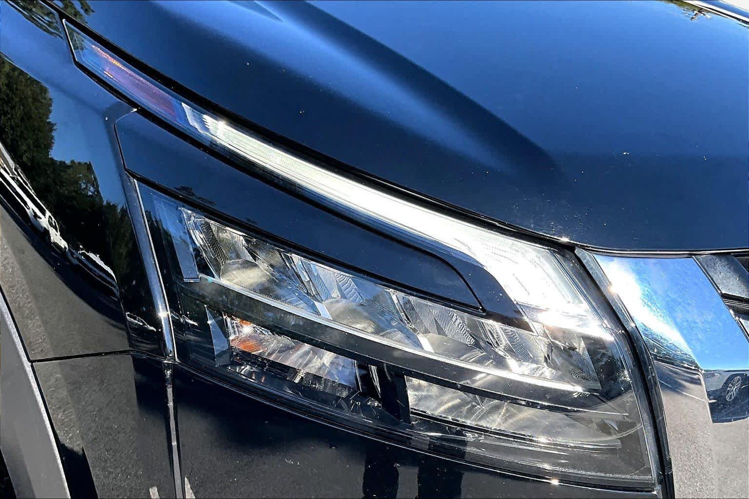 Used 2025 Nissan Pathfinder SL AWD/4WD image 28