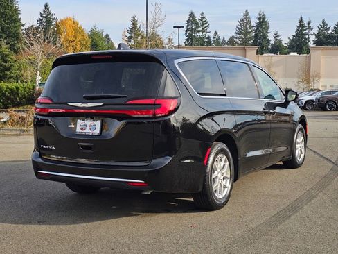 New 2026 Chrysler Pacifica Select image 9