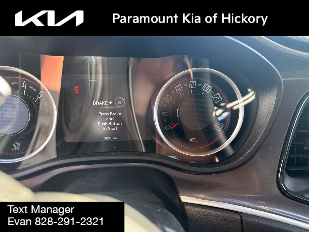 Used 2022 Dodge Challenger R/T w/ Driver Convenience Group RWD image 18
