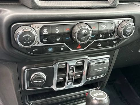Used 2022 Jeep Wrangler Unlimited Sahara w/ Cold Weather Group AWD/4WD image 6