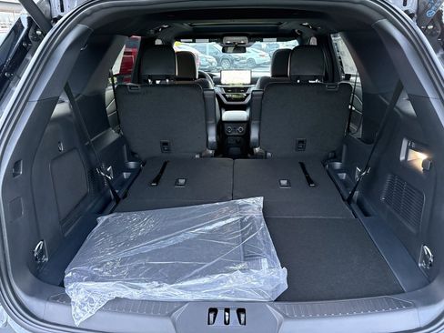 New 2026 Ford Explorer ST-Line w/ ST-Line Street Pack image 9