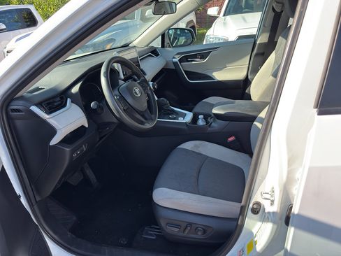 Used 2024 Toyota RAV4 XLE AWD/4WD image 6