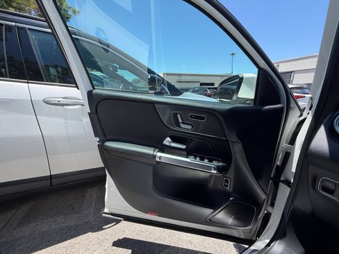Used 2025 Mercedes-Benz GLB 250 image 18