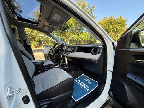 Used 2016 Toyota RAV4 XLE FWD image 14
