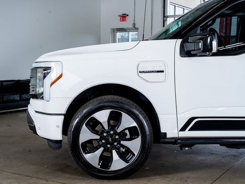 Used 2023 Ford F150 Lightning Platinum image 9