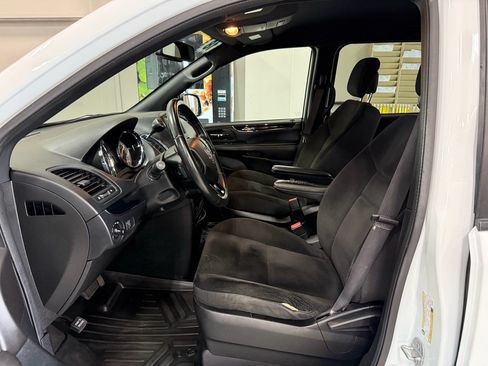 Used 2018 Dodge Grand Caravan SE FWD image 8