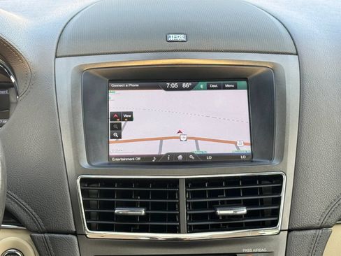 Used 2013 Lincoln MKT AWD image 5