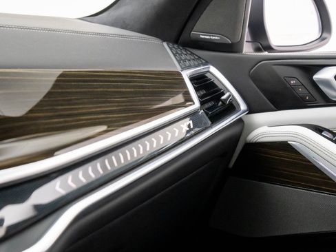 Used 2024 BMW X7 xDrive40i image 28