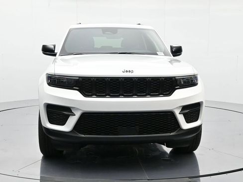 New 2025 Jeep Grand Cherokee Altitude image 2