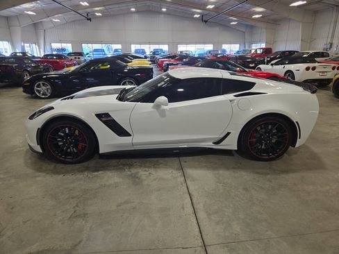 Used 2017 Chevrolet Corvette Z06 image 2