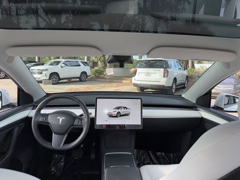 Used 2023 Tesla Model Y Long Range image 11