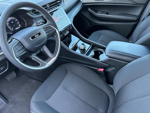 Used 2025 Jeep Grand Cherokee Laredo X w/ Luxury Tech Group I RWD image 10