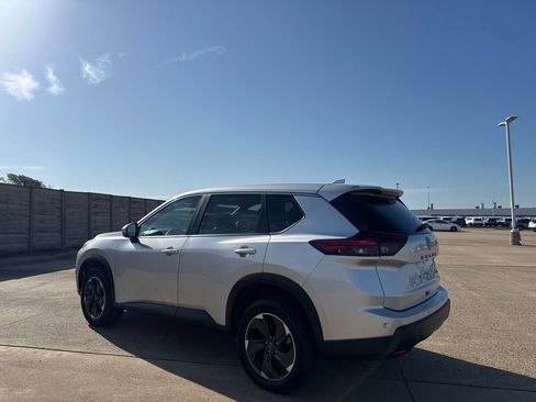 Certified 2024 Nissan Rogue SV FWD image 14