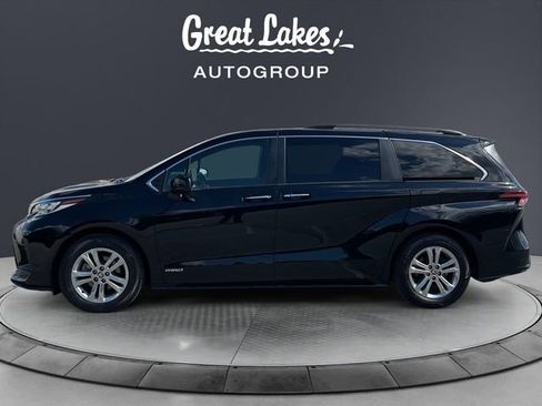 Used 2021 Toyota Sienna XSE AWD/4WD image 2