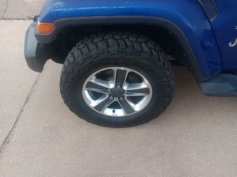 Used 2018 Jeep Wrangler Unlimited Sahara image 30