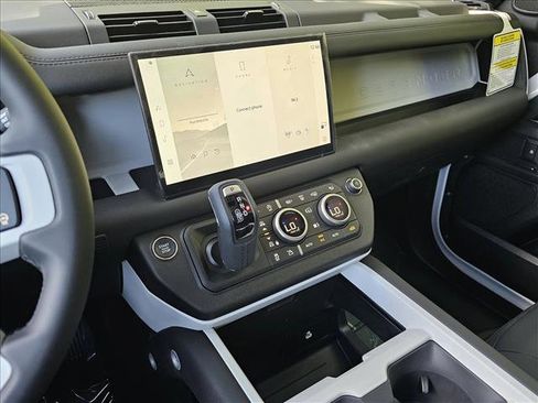 Used 2025 Land Rover Defender 130 S image 12