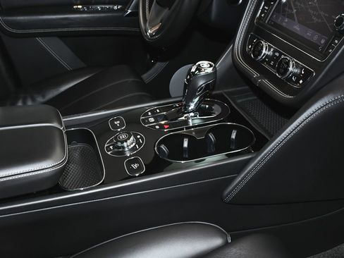 Used 2019 Bentley Bentayga AWD/4WD image 54