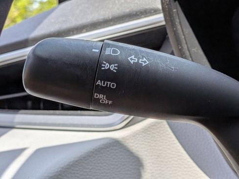 Used 2021 Toyota Corolla SE w/ SE Premium Package image 9