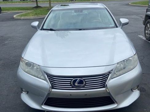 Used 2013 Lexus ES 300h w/ Luxury Pkg FWD image 4