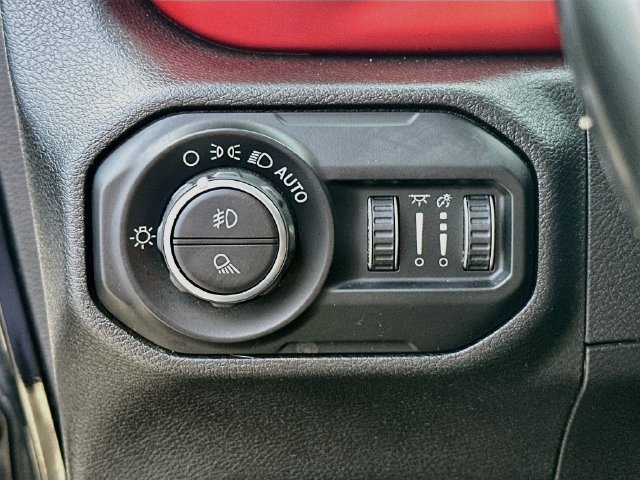 Used 2021 Jeep Gladiator Rubicon w/ Cold Weather Group AWD/4WD image 11