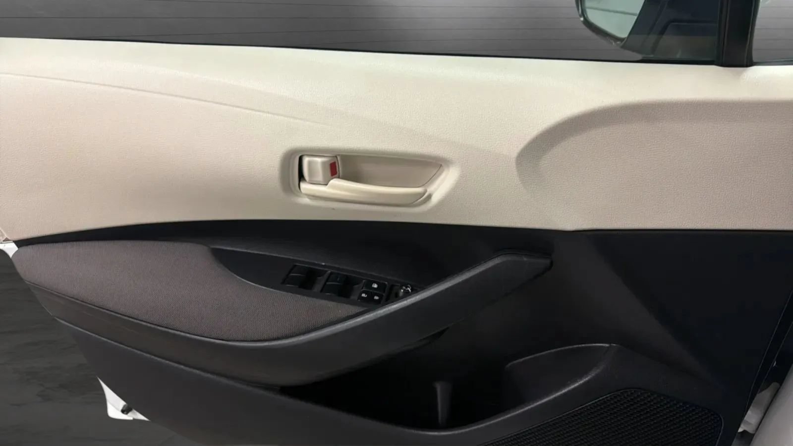 Used 2023 Toyota Corolla LE w/ Carpet Mat Package (TMS) FWD image 17