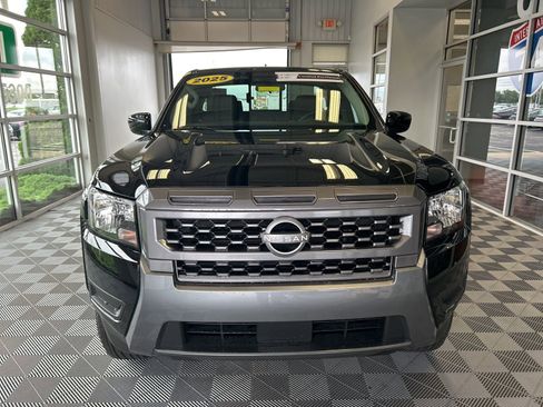 Used 2025 Nissan Frontier SV image 2