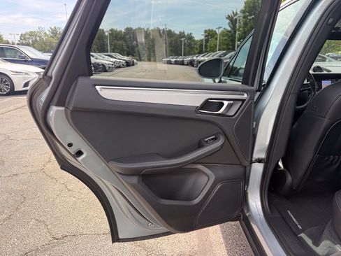 Used 2023 Porsche Macan S AWD/4WD image 12