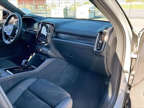 Used 2024 Volvo XC40 Recharge Plus w/ Protection Package Premier image 19