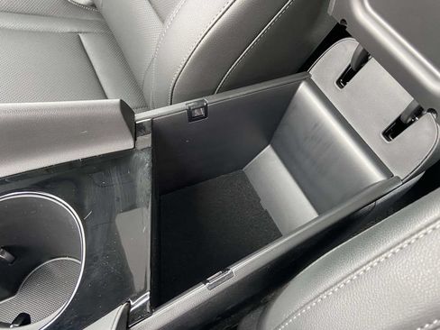 Used 2025 Hyundai Elantra Limited FWD image 30