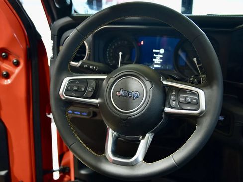 Used 2024 Jeep Wrangler Unlimited Sahara w/ Technology Group AWD/4WD image 20